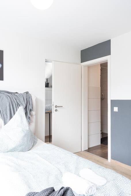 - Nice New York Apartment In The Heart Of Duisburg - Betten & Sofa - 5 Mins Central Station Hbf - Big Tv & Wifi - ภายนอก รูปภาพ