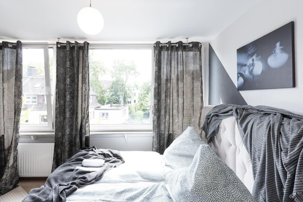 - Nice New York Apartment In The Heart Of Duisburg - Betten & Sofa - 5 Mins Central Station Hbf - Big Tv & Wifi - ภายนอก รูปภาพ