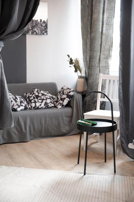 - Nice New York Apartment In The Heart Of Duisburg - Betten & Sofa - 5 Mins Central Station Hbf - Big Tv & Wifi - ภายนอก รูปภาพ