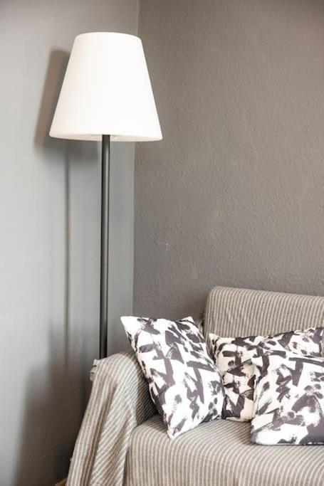 - Nice New York Apartment In The Heart Of Duisburg - Betten & Sofa - 5 Mins Central Station Hbf - Big Tv & Wifi - ภายนอก รูปภาพ