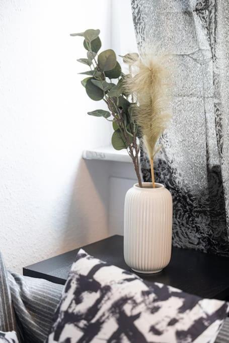 - Nice New York Apartment In The Heart Of Duisburg - Betten & Sofa - 5 Mins Central Station Hbf - Big Tv & Wifi - ภายนอก รูปภาพ